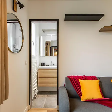 Cozy 1-bedroom With Amenities Near Iconic Montmartre Neighbourhood Parigi