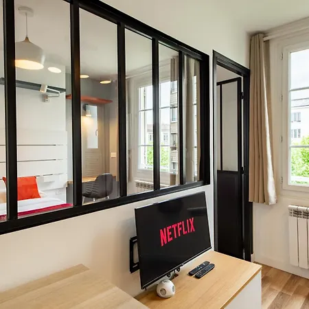 Cozy 1-bedroom With Amenities Near Iconic Montmartre Neighbourhood Appartamento